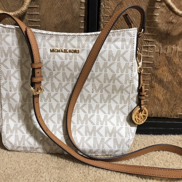 michael kors signature jet set crossbody